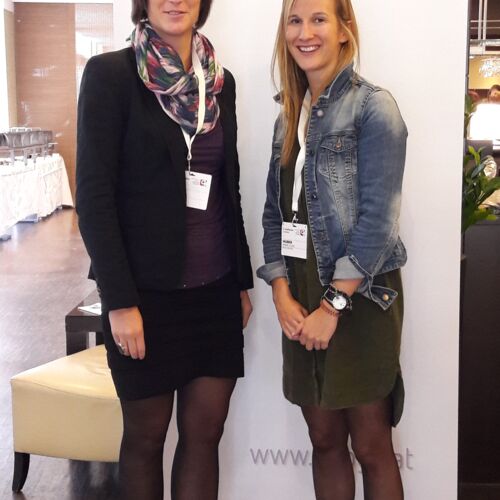 Elisabeth H&ouml;ld (li.) pr&auml;sentierte dem Publikum der &Ouml;PGK-Konferenz in Wien aktuelle Entwicklungen im Projekt GAAS (13. Oktober 2016) | Foto: FH St. P&ouml;lten / Elisabeth H&ouml;ld