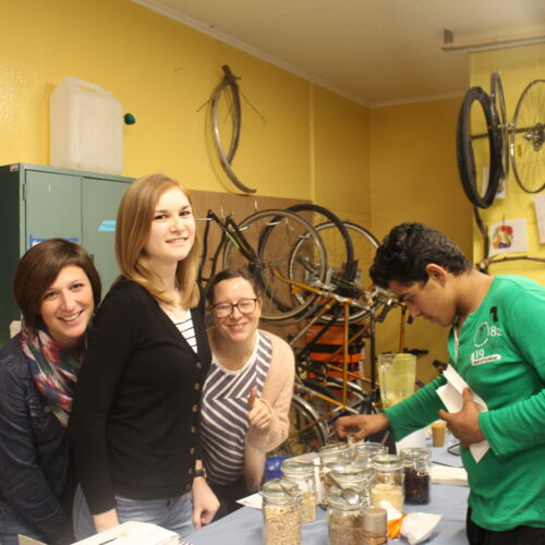 Projektteam ist am spacelab-Hoffest in Wien mit dem&nbsp;&bdquo;GAAS-Stand&ldquo; vertreten (19. Oktober 2016) | Foto: Produktionsschule spacelab / Susanne Senekowitsch